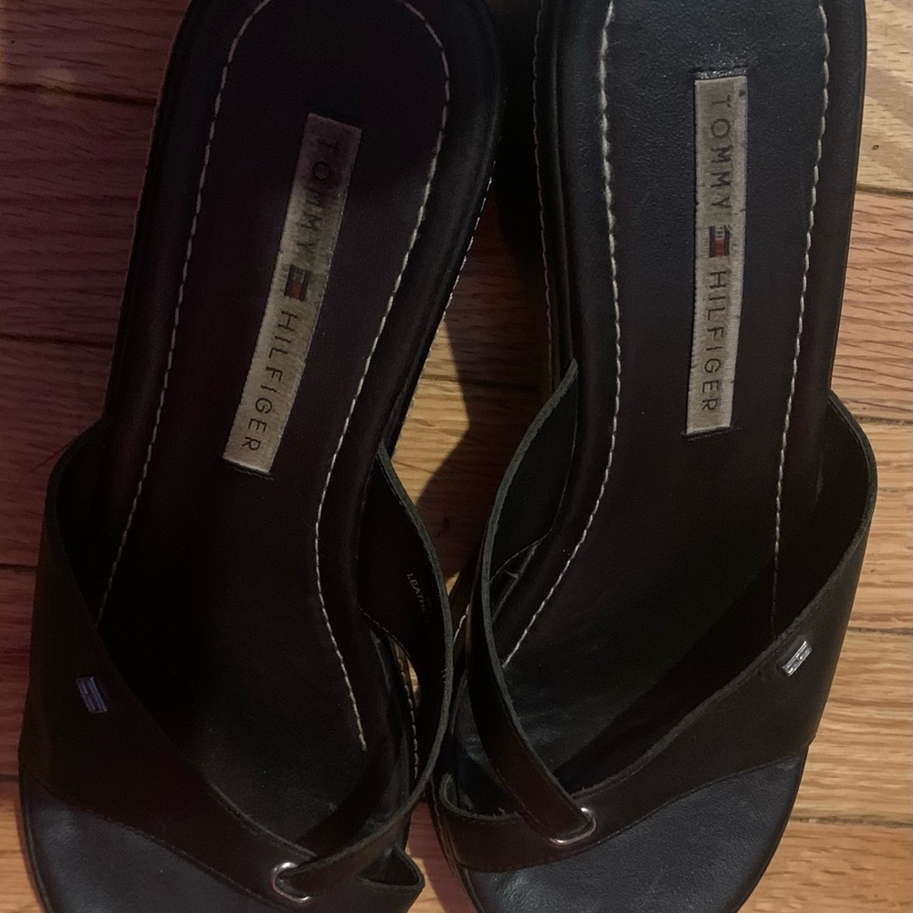 WOMENS TOMMY HILFIGER SANDALS.